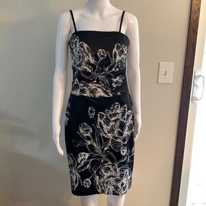 White House Black Markey strapless or spaghetti straps, size 4 removable straps
